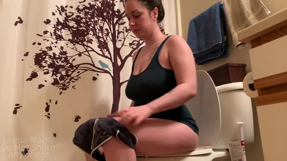 Leena Mae - Bathroom Diary #2
